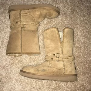 UGGS SIZE 7 with strap